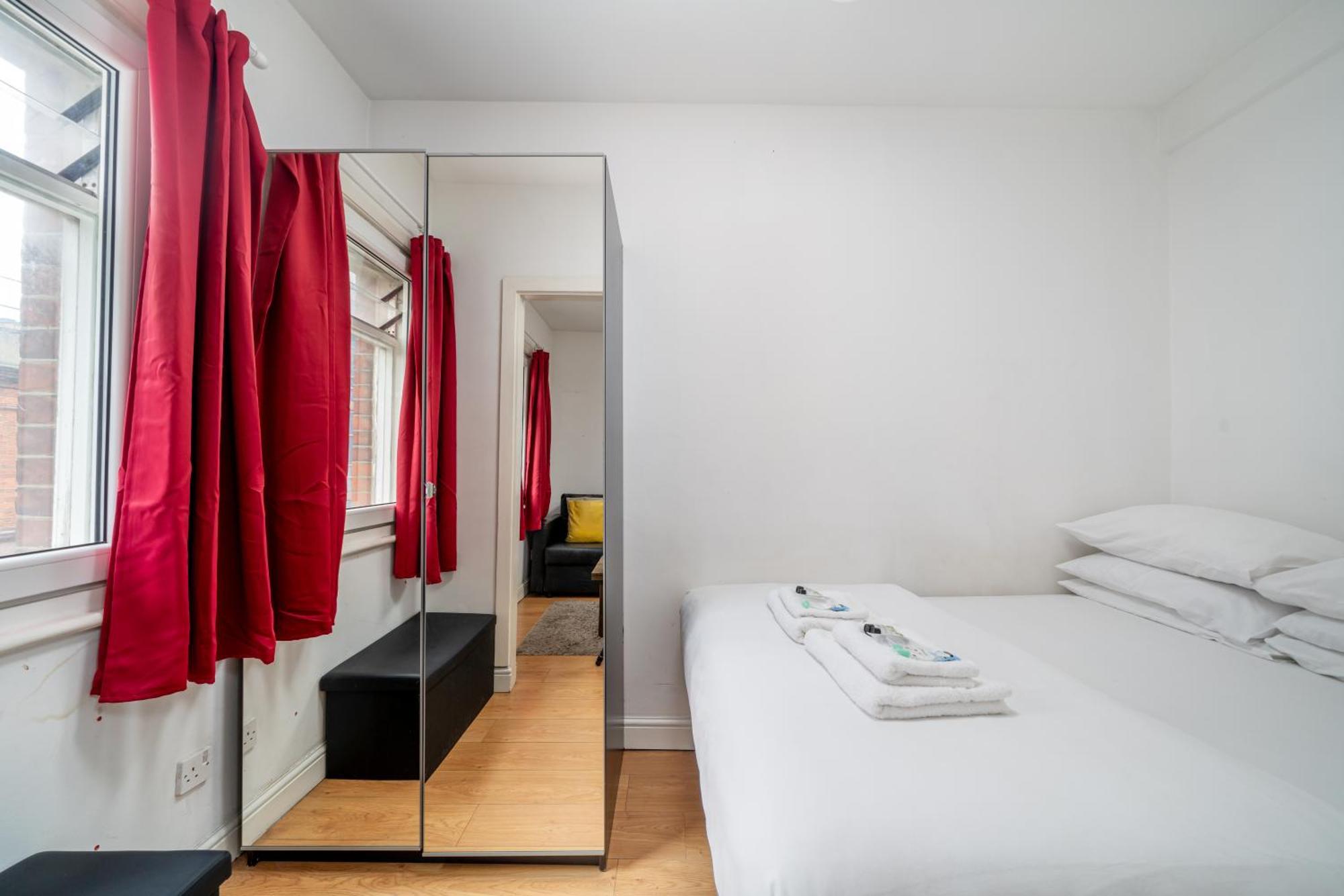 Carnaby & Oxford Street - Central Soho - One Bedroom - Double Bed & Sofabed ロンドン エクステリア 写真